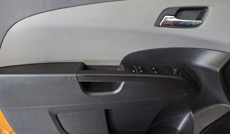 Chevrolet Sonic 1.6 MT J LT Hatchback 2017