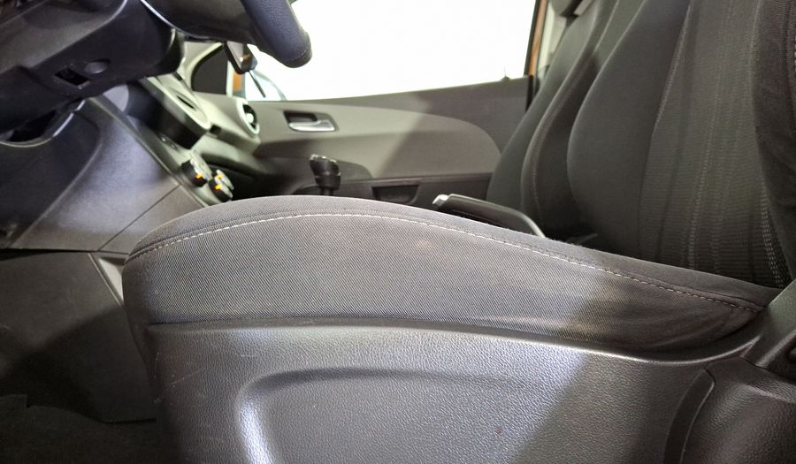 Chevrolet Sonic 1.6 MT J LT Hatchback 2017