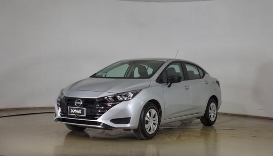 Nissan • Versa