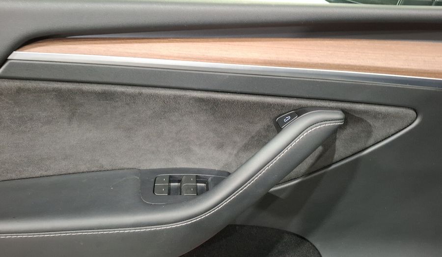 Tesla Model Y BEV LONG RANGE AUTO 4WD Suv 2024