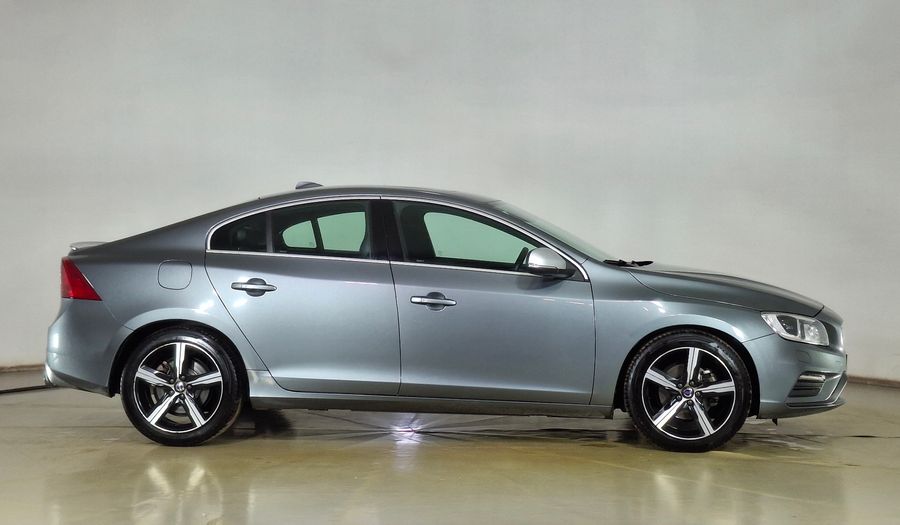Volvo S60 2.0 T5 R-DESIGN PLUS AUTO Sedan 2018