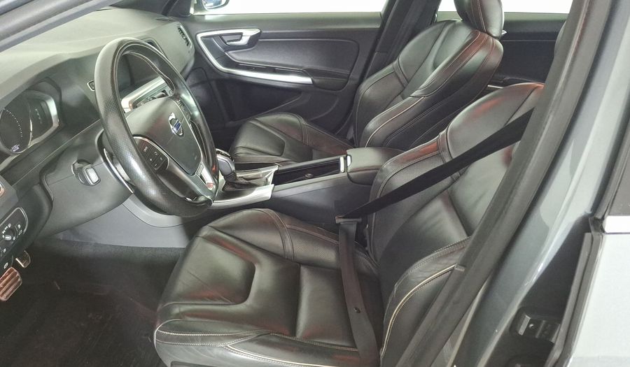 Volvo S60 2.0 T5 R-DESIGN PLUS AUTO Sedan 2018