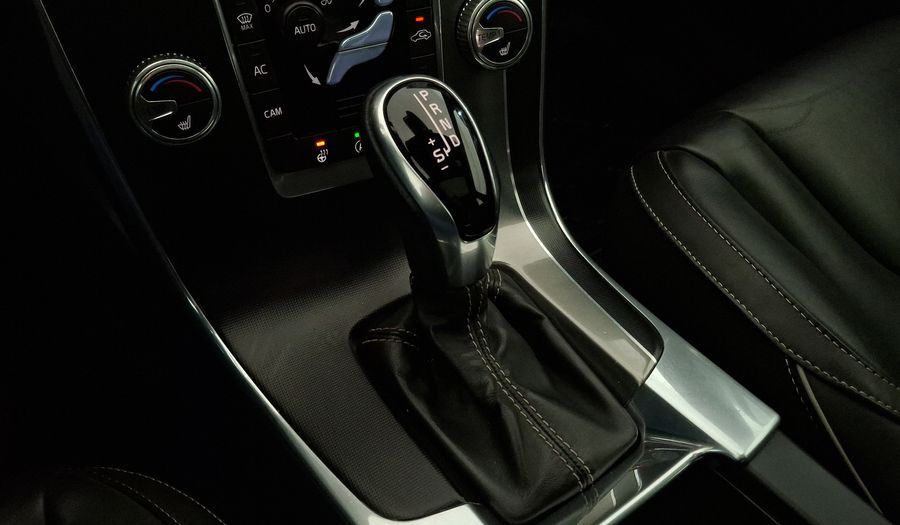 Volvo S60 2.0 T5 R-DESIGN PLUS AUTO Sedan 2018