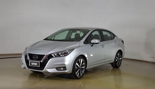 Nissan • Versa