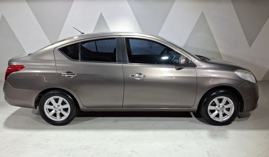 Nissan Versa 1.6 ADVANCE TA AC Sedan 2013