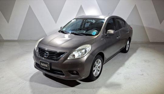 Nissan • Versa