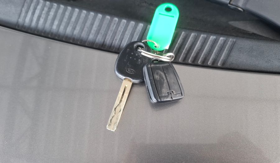 Kia Picanto 1.1 EX AT Hatchback 2011