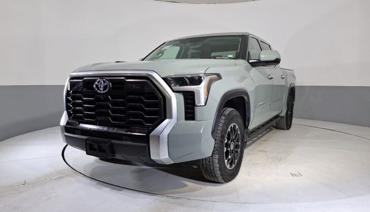 Toyota • Tundra