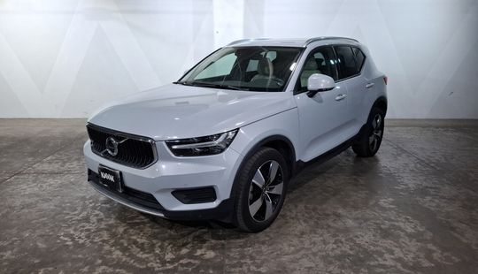 Volvo • XC40