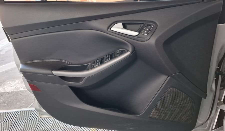 Ford Focus Iii 2.0 SE PLUS AT Sedan 2017