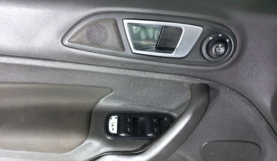 Ford Fiesta 1.6 SE MT Hatchback 2016