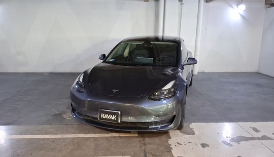 Tesla • Model 3