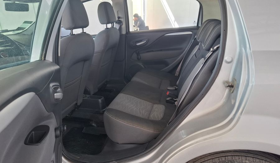Fiat Punto 1.6 16V ESSENCE 5P Hatchback 2013