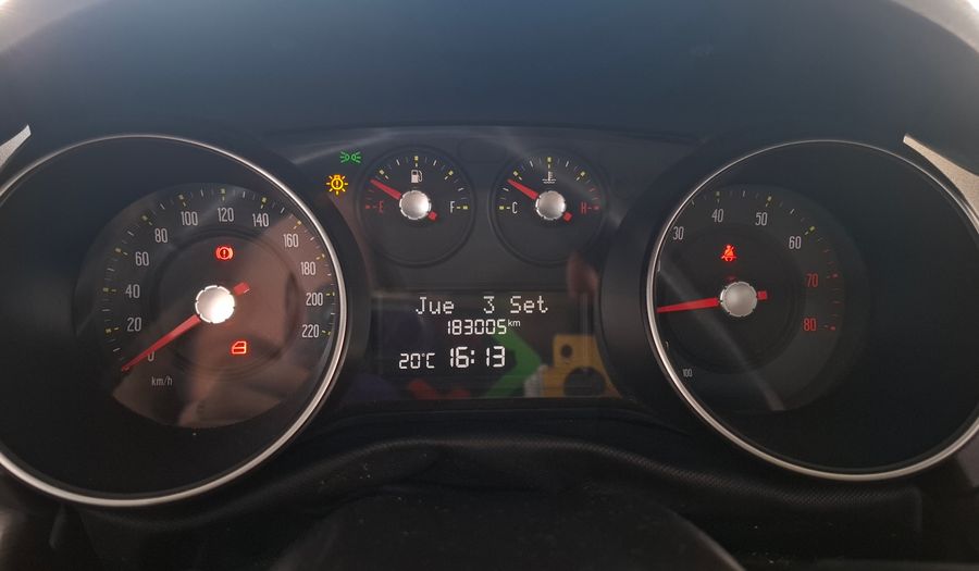Fiat Punto 1.6 16V ESSENCE 5P Hatchback 2013