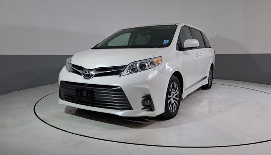Toyota • Sienna