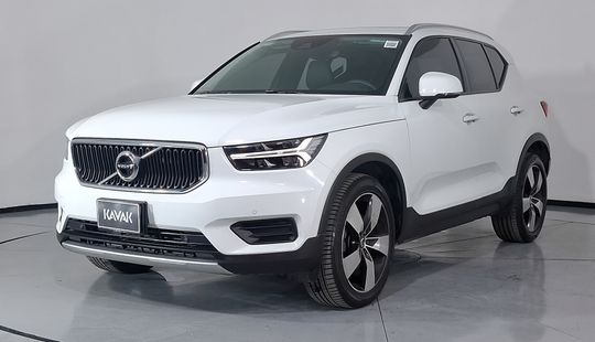 Volvo • XC40