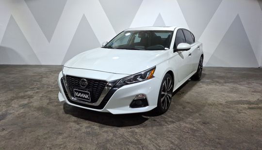 Nissan • Altima