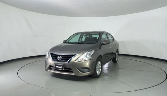 Nissan • Versa