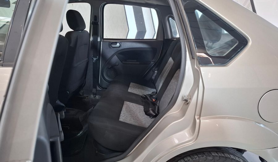 Ford Fiesta FIESTAMAX 1.6 AMBIENTE MP3 AUTO Sedan 2011