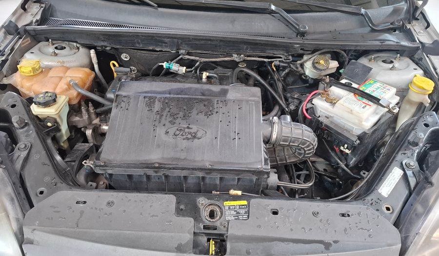 Ford Fiesta FIESTAMAX 1.6 AMBIENTE MP3 AUTO Sedan 2011