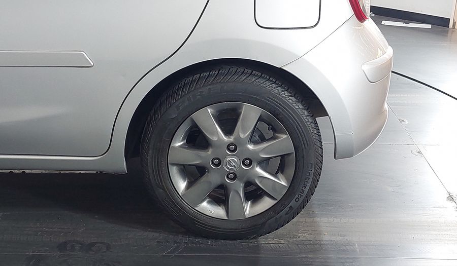 Nissan March 1.6 16V FLEX SV Hatchback 2014