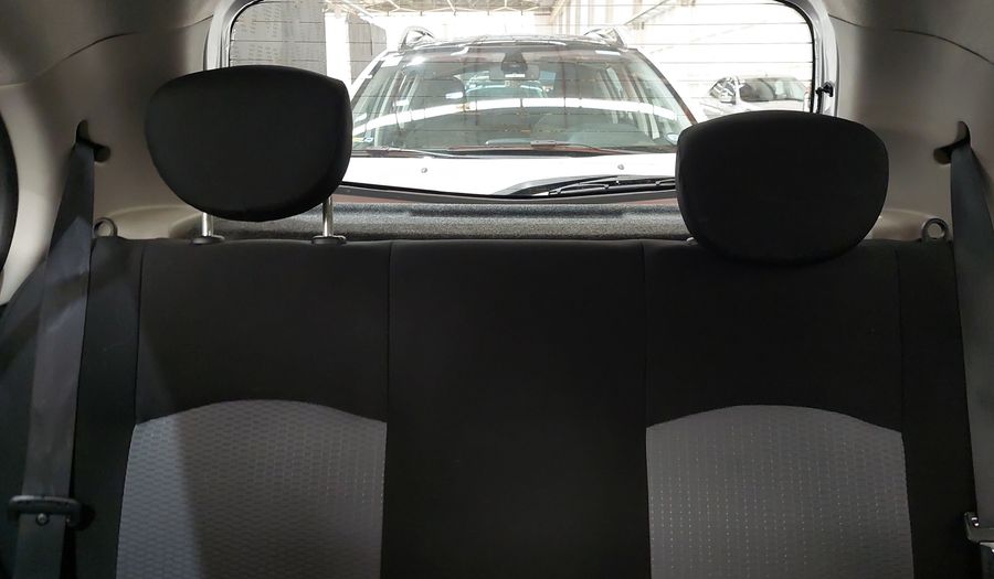 Nissan March 1.6 16V FLEX SV Hatchback 2014