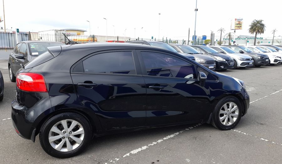 Kia Rio 1.4 EX AT Hatchback 2014