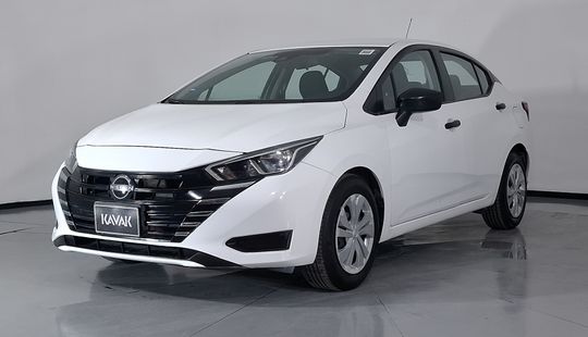 Nissan • Versa