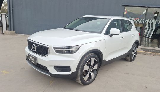 Volvo • XC40
