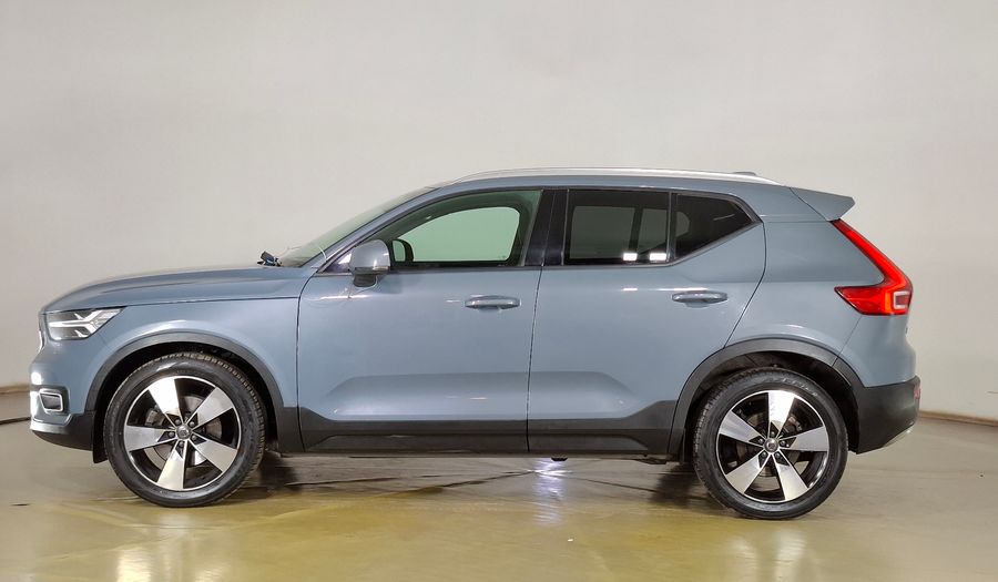 Volvo Xc40 2.0 D4 MOMENTUM AUTO 4WD Suv 2020