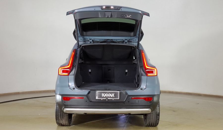 Volvo Xc40 2.0 D4 MOMENTUM AUTO 4WD Suv 2020