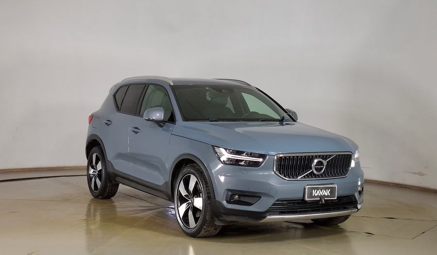 Volvo Xc40 2.0 D4 MOMENTUM AUTO 4WD Suv 2020