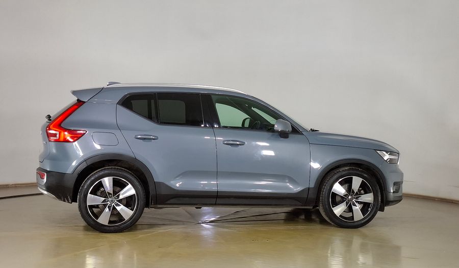 Volvo Xc40 2.0 D4 MOMENTUM AUTO 4WD Suv 2020