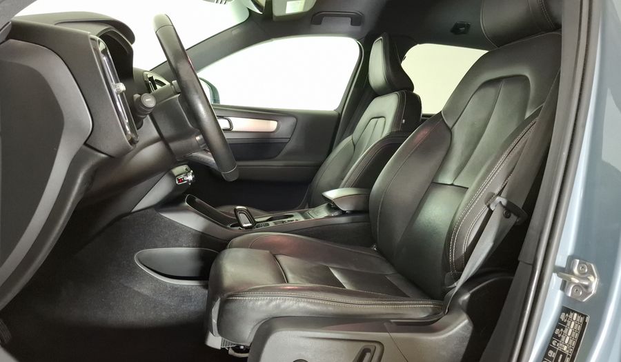 Volvo Xc40 2.0 D4 MOMENTUM AUTO 4WD Suv 2020