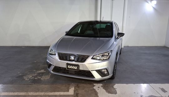 2023 • 25,431 km • Automático
