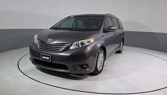 Toyota • Sienna