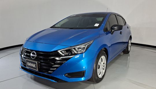 Nissan • Versa