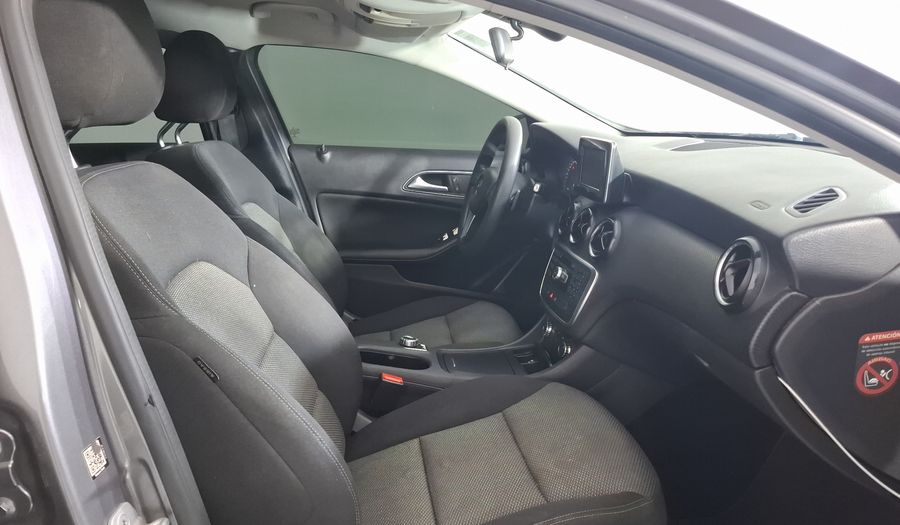 Mercedes Benz Clase A 1.6 180 CGI 7G-DCT Hatchback 2016
