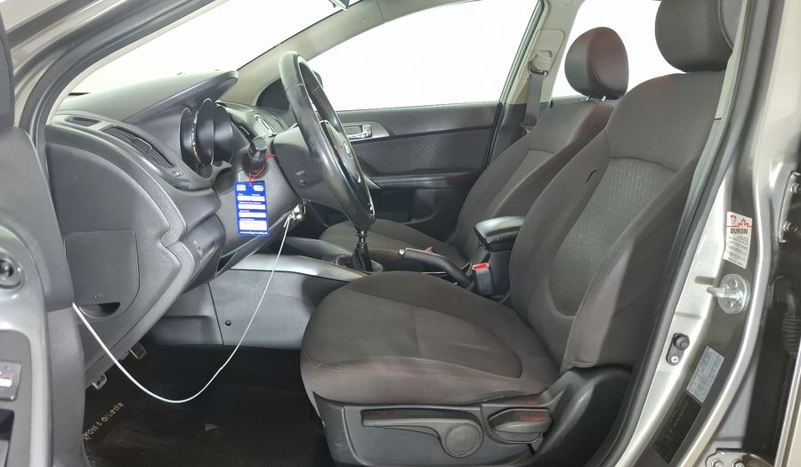 Kia Cerato 1.6 SX AC DAB Sedan 2013