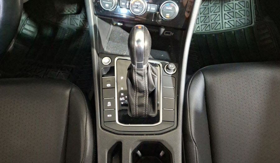 Volkswagen Jetta 1.4 R-LINE AUTO Sedan 2019