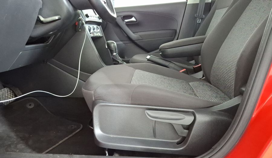 Volkswagen Polo 1.6 COMFORTLINE PLUS AUTO Hatchback 2020