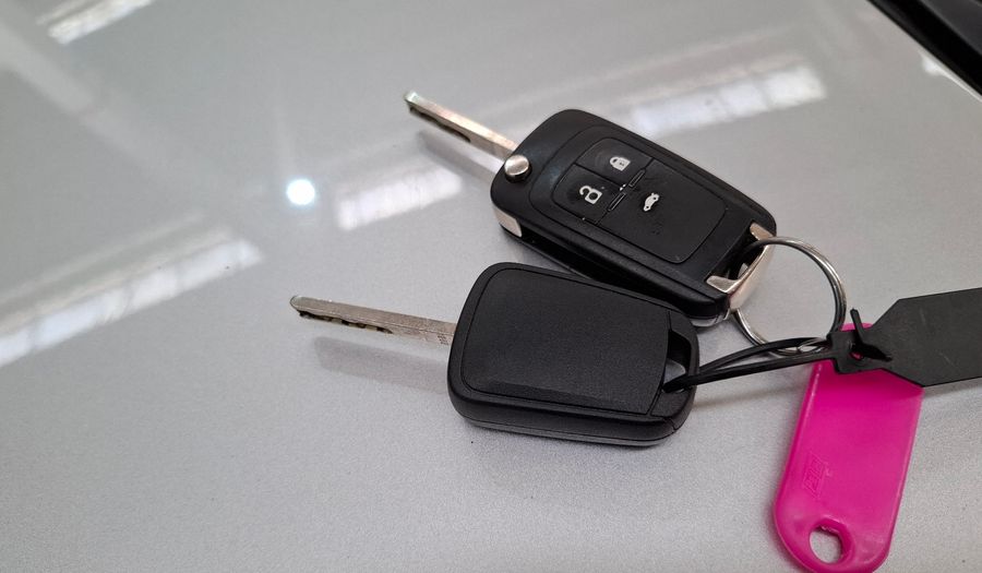 Chevrolet Onix 1.4 LTZ AT Hatchback 2015