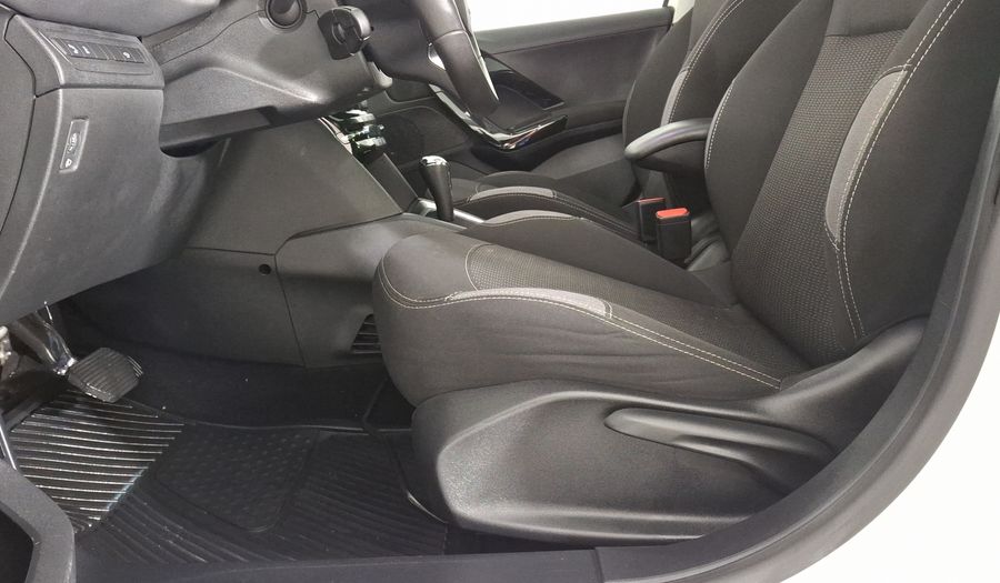 Peugeot 208 1.6 FELINE AT Hatchback 2017