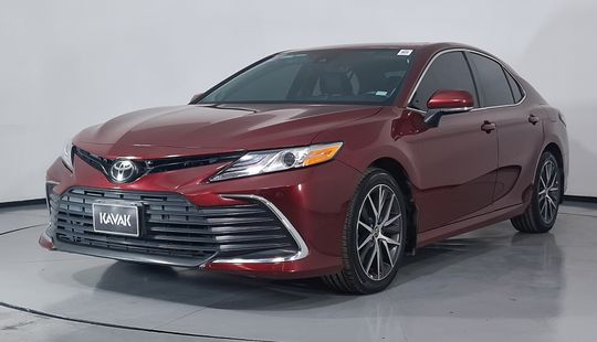 Toyota • Camry