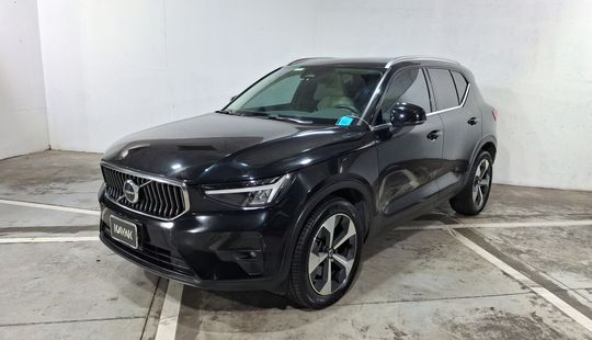 Volvo • XC40