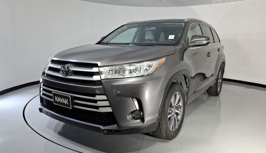 Toyota • Highlander