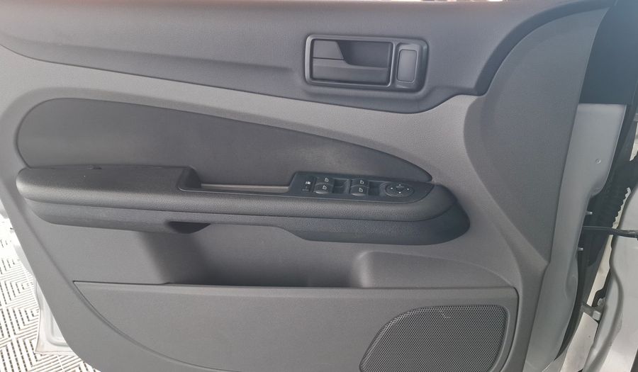 Ford Focus Ii 1.6 TREND Hatchback 2013