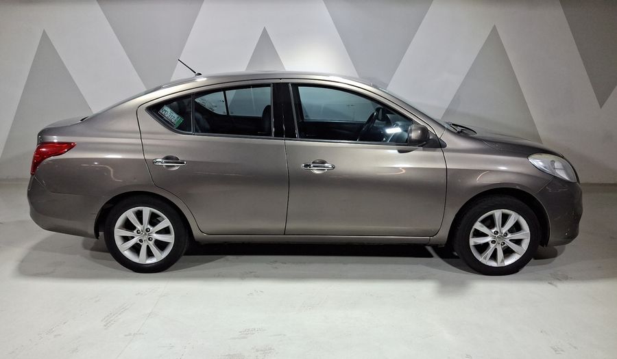 Nissan Versa 1.6 EXCLUSIVE TA AC Sedan 2014