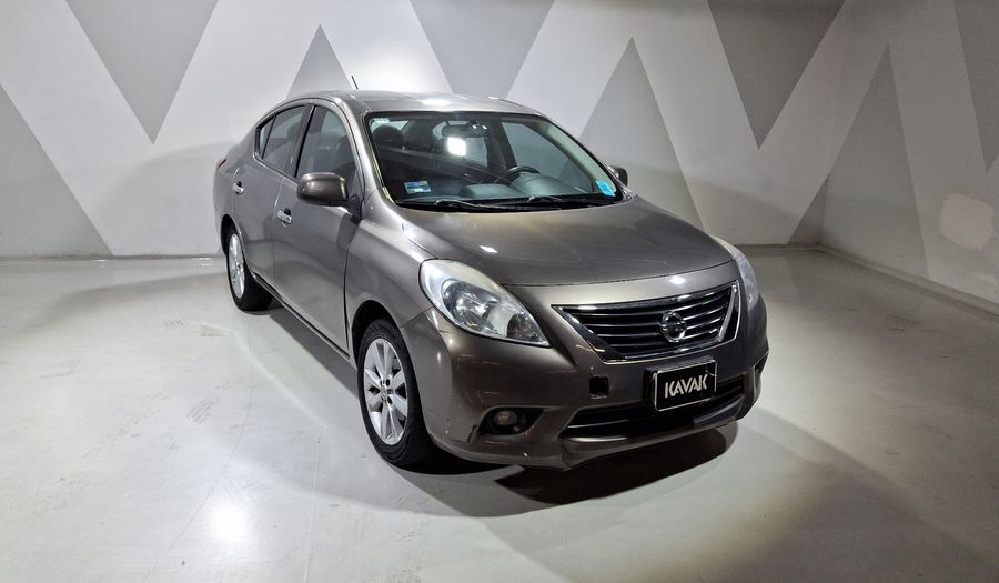 Nissan Versa 1.6 EXCLUSIVE TA AC Sedan 2014