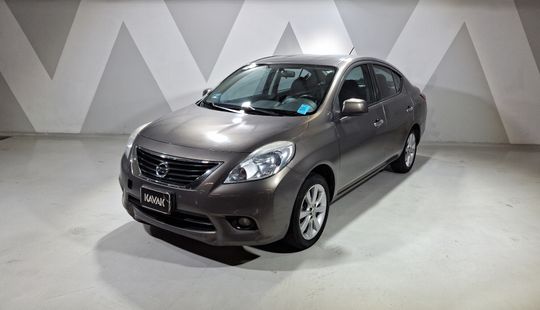 Nissan • Versa